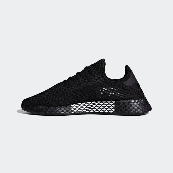 deerupt runner adidas black